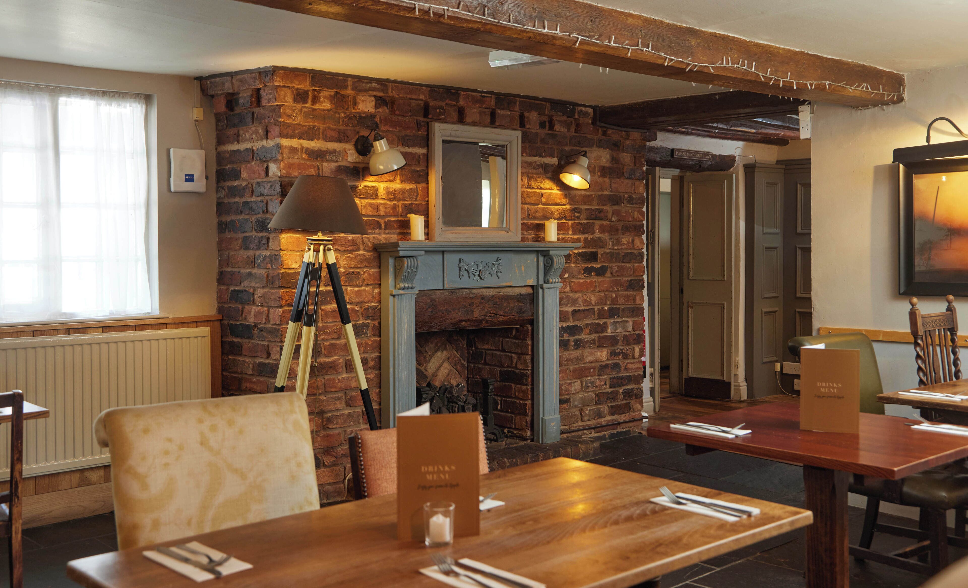 breakfast, lunch, dinner served; british cuisine