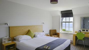 Doppelzimmer, Meerblick | Schreibtisch, laptopgeeigneter Arbeitsplatz, Bügeleisen/Bügelbrett