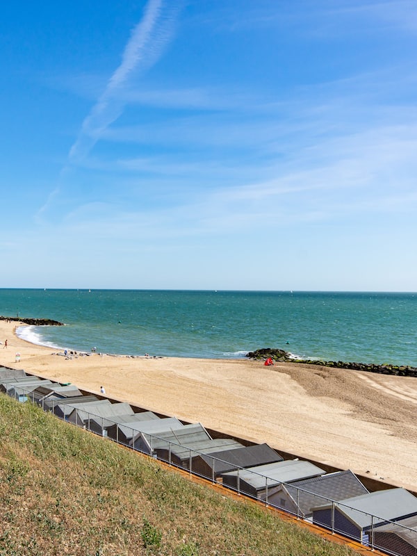 Una spiaggia nelle vicinanze