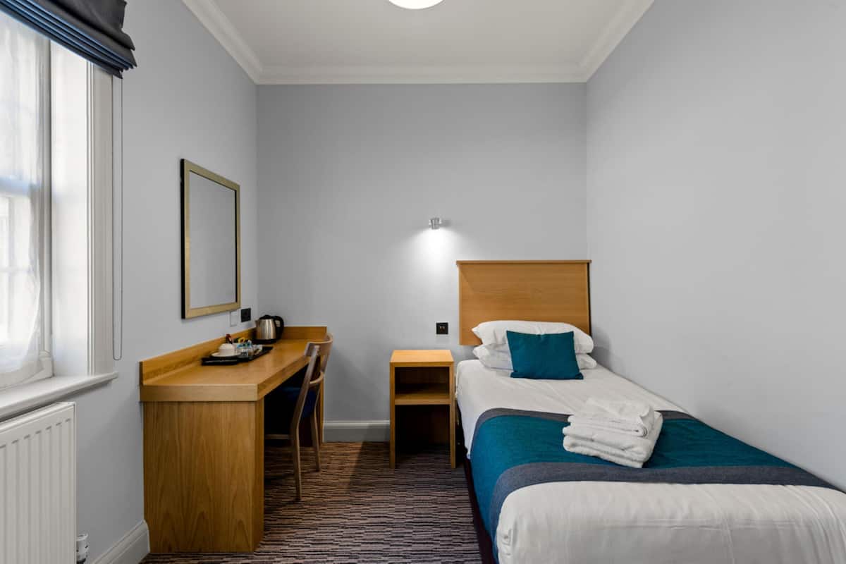 Habitació estàndard, 1 llit individual, no fumadors (Cozy Room;Walk-in Shower) | Escriptori i espai de treball apte per a portàtils