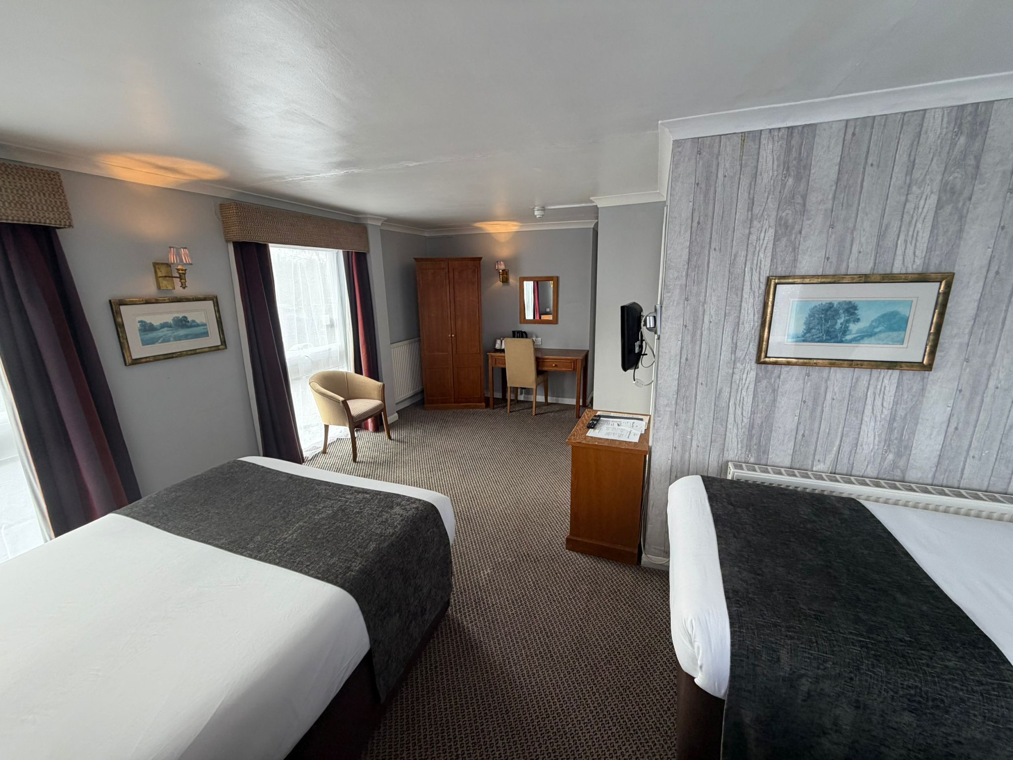 Family Room Sleeps 4 | Bàn ủi/dụng cụ ủi quần áo, truy cập Internet không dây miễn phí 