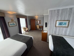 Family Room Sleeps 4 | Strykejern/-brett, wi-fi (inkludert) og sengetøy