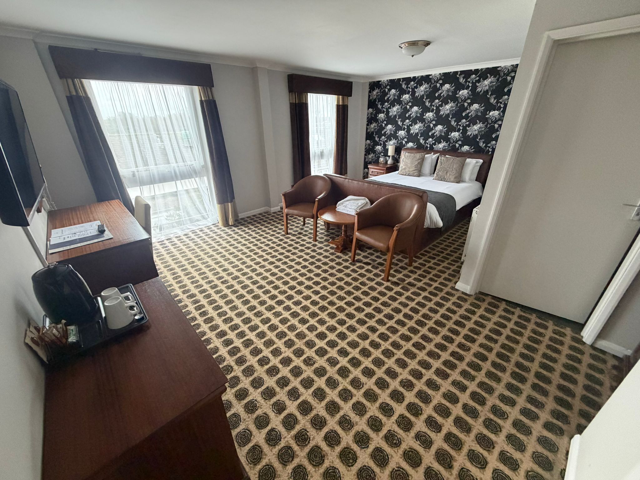 Camera Superior | Ferro/asse da stiro, Wi-Fi gratuito, lenzuola