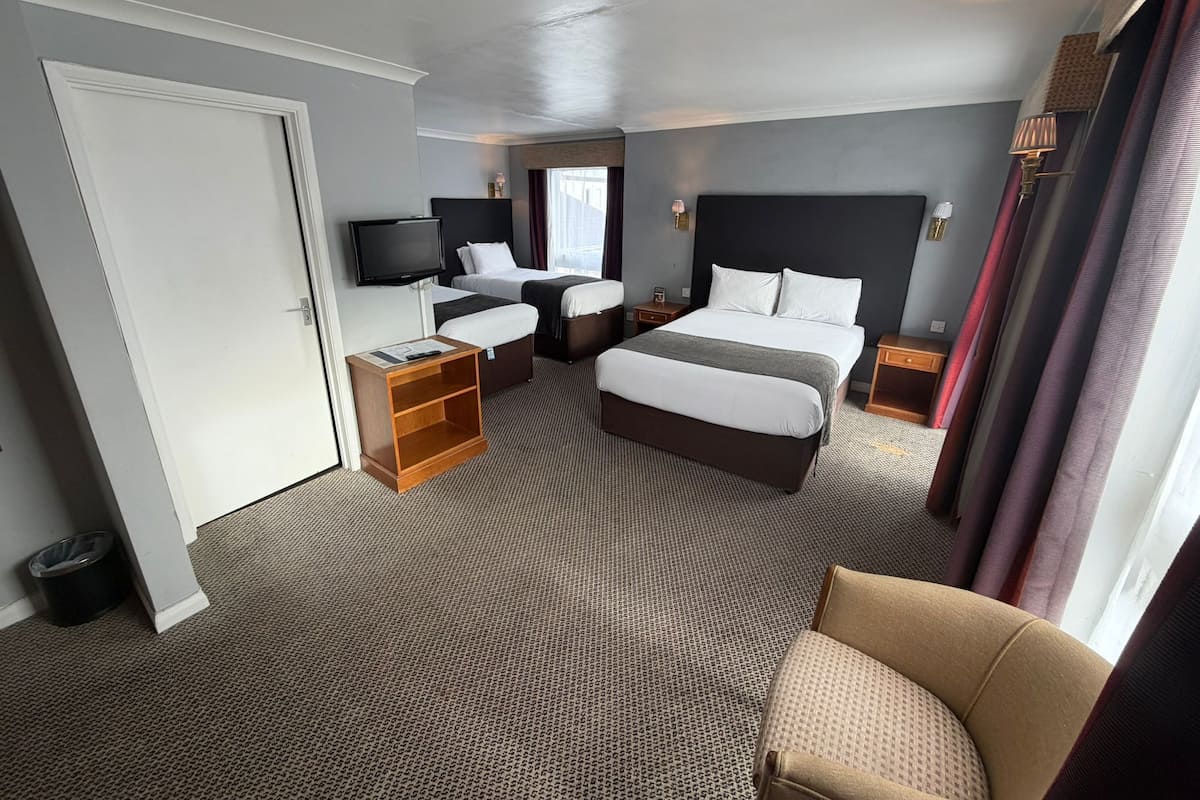 Habitació familiar | Planxa i posts de planxar, wifi gratuïta i roba de llit