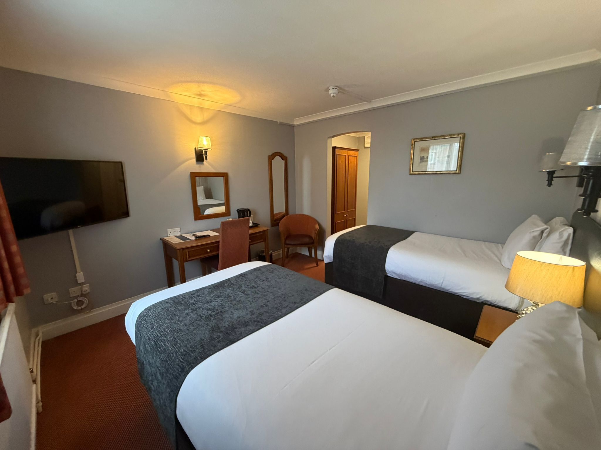 Camera con 2 letti singoli | Ferro/asse da stiro, Wi-Fi gratuito, lenzuola