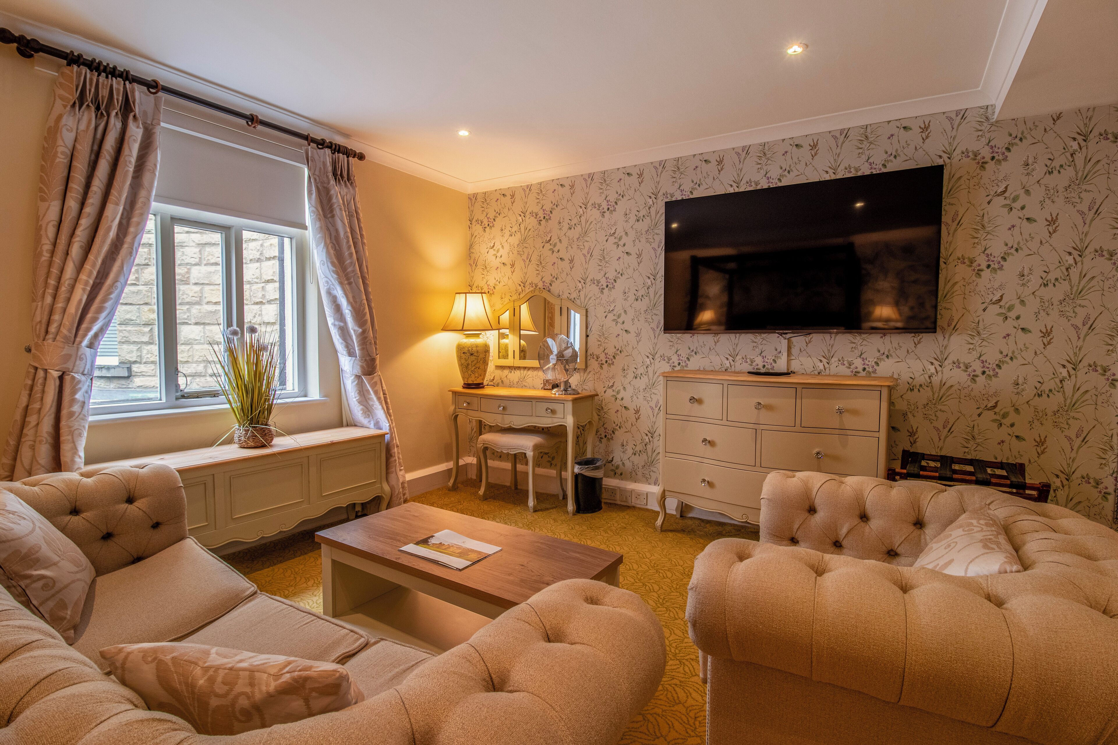 suite | 1 bedroom, premium bedding, desk, free wifi