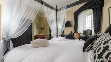 Junior Suite, 1 Bedroom, Garden View (Four Poster Bed) | 1 bedroom, premium bedding, individually decorated