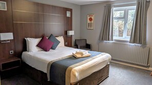 Standard Room, 1 King Bed, Non Smoking | Iron/ironing board, free WiFi, bed sheets - Quality Hotel Coventry (Coventry)