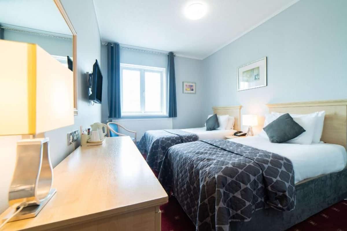 Iron/ironing board, free WiFi, bed sheets