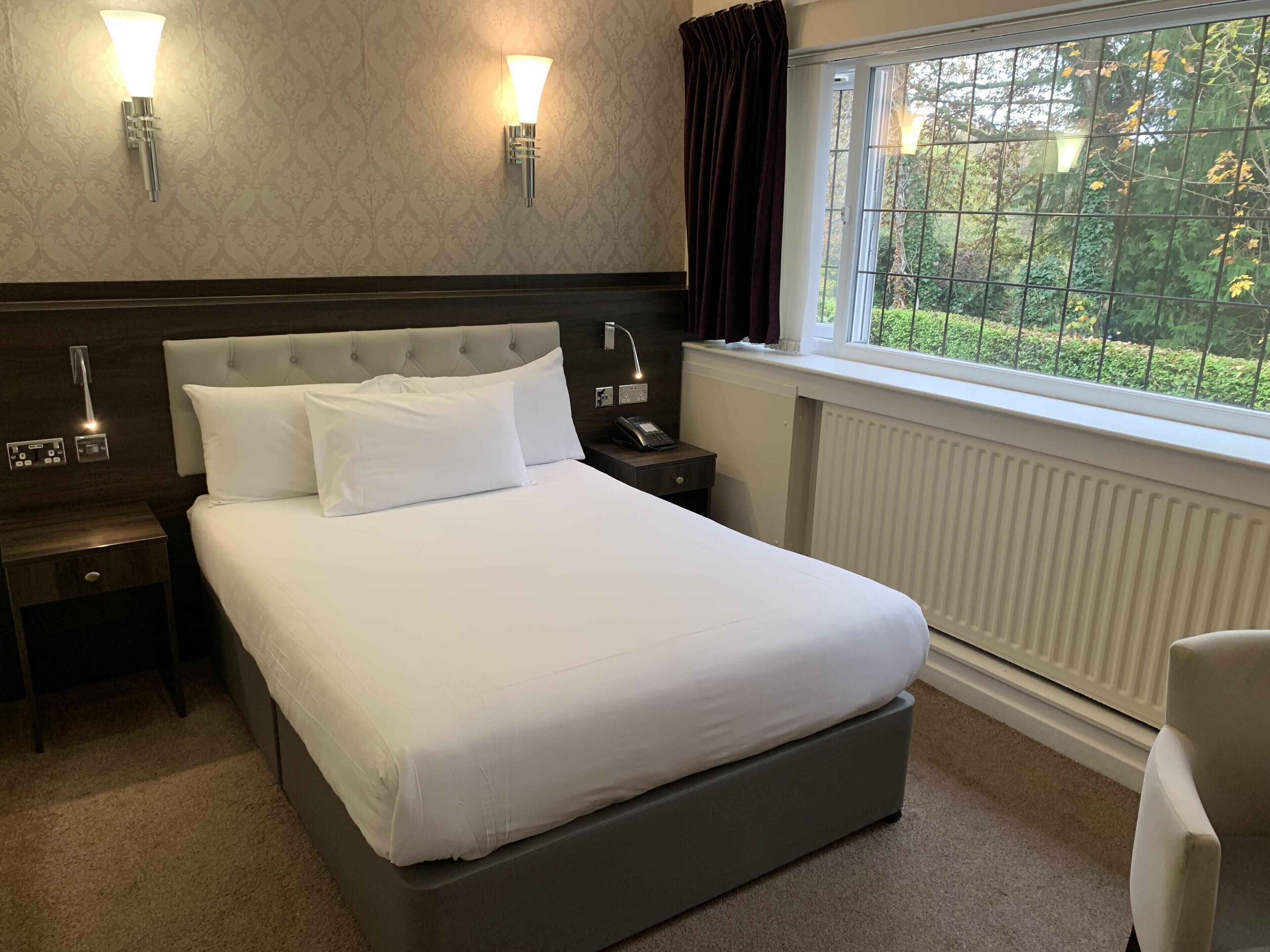 Standard Room, 1 Double Bed, Non Smoking | Desk, laptop workspace, iron/ironing board, free WiFi