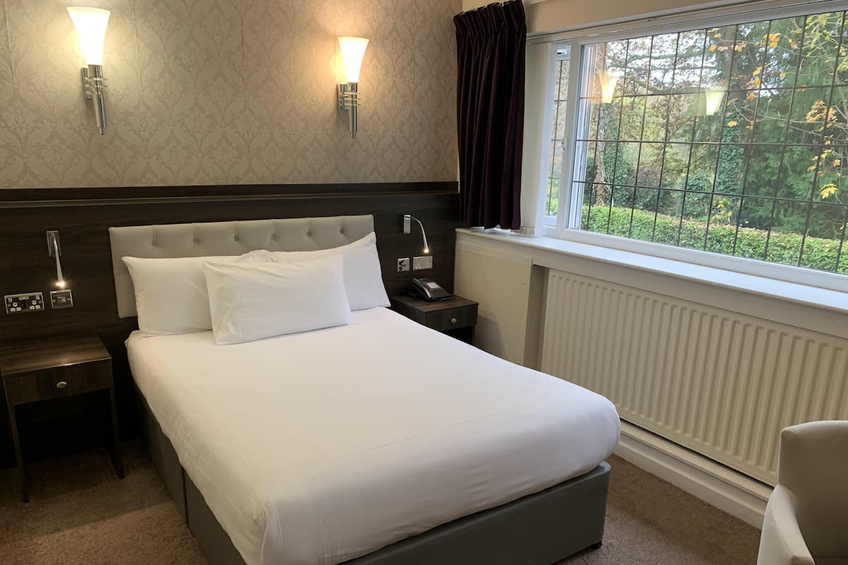 Kamar Standar, 1 Tempat Tidur Double, Bebas Asap Rokok | Meja kerja, ruang kerja ramah laptop, dan setrika/meja setrika