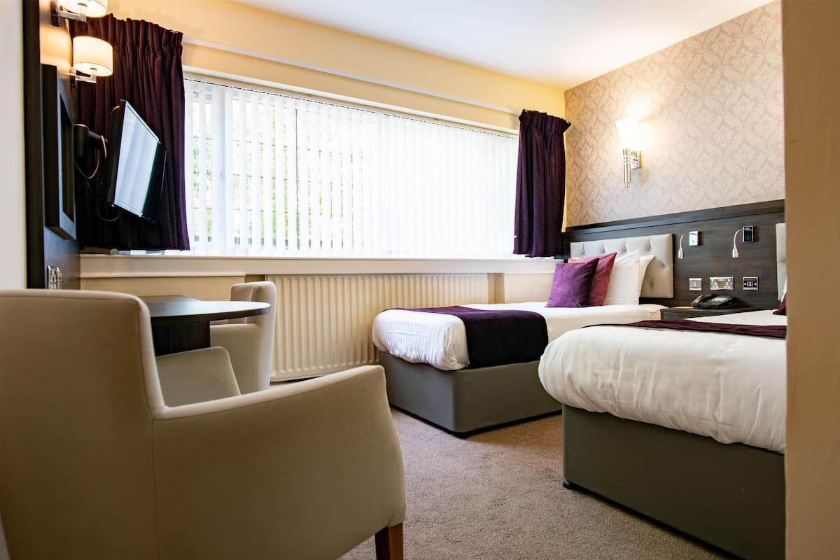 Desk, laptop workspace, iron/ironing board, free WiFi