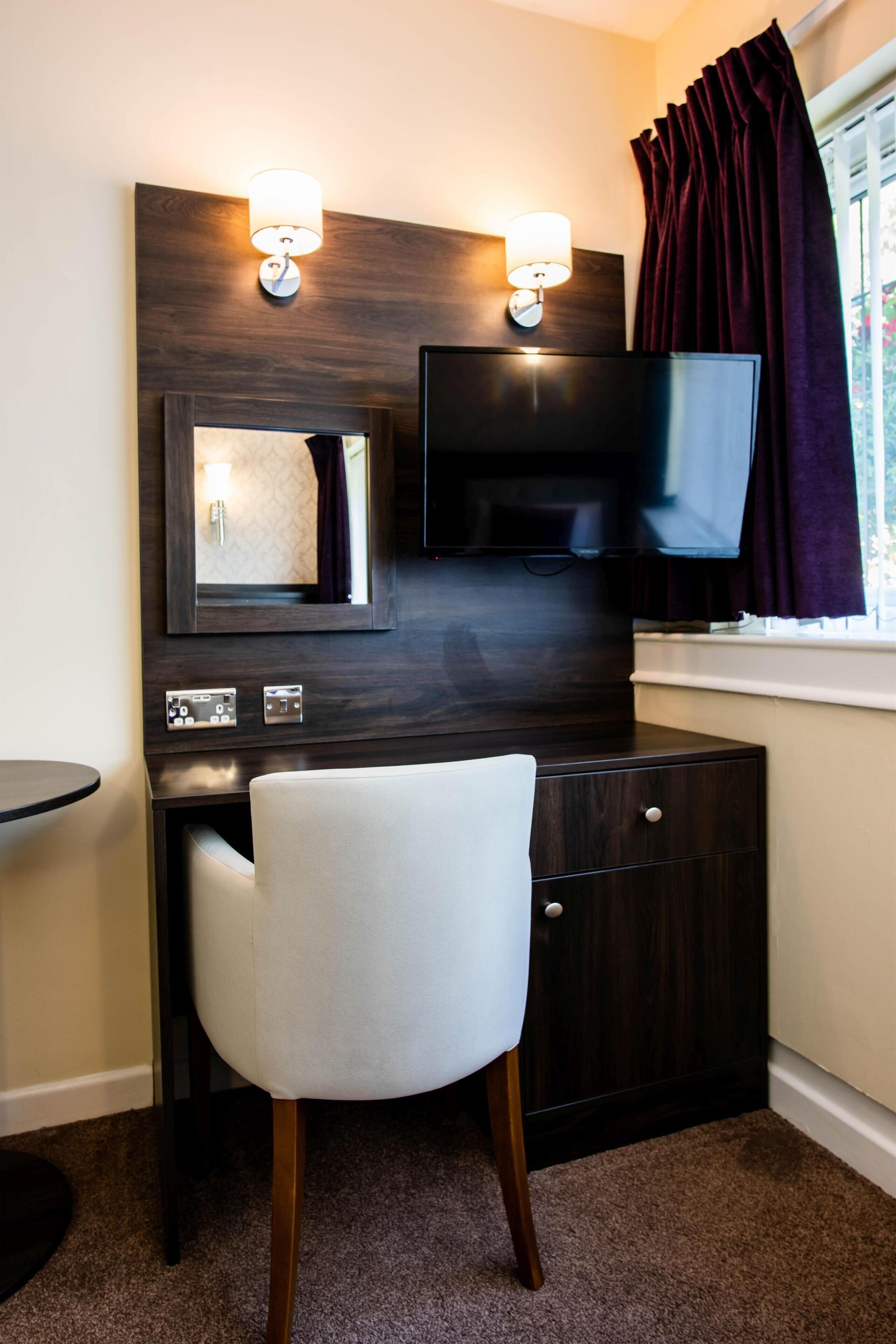 Desk, laptop workspace, iron/ironing board, free WiFi