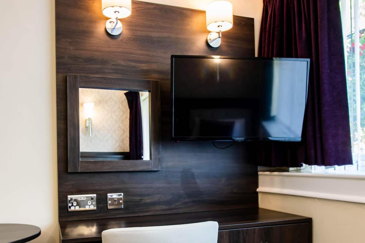 Desk, laptop workspace, iron/ironing board, free WiFi