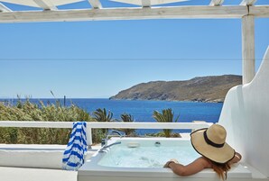 Honeymoon Suite, Sea View (With Outdoor Jacuzzi) | Egyptian cotton sheets, premium bedding, minibar, in-room safe