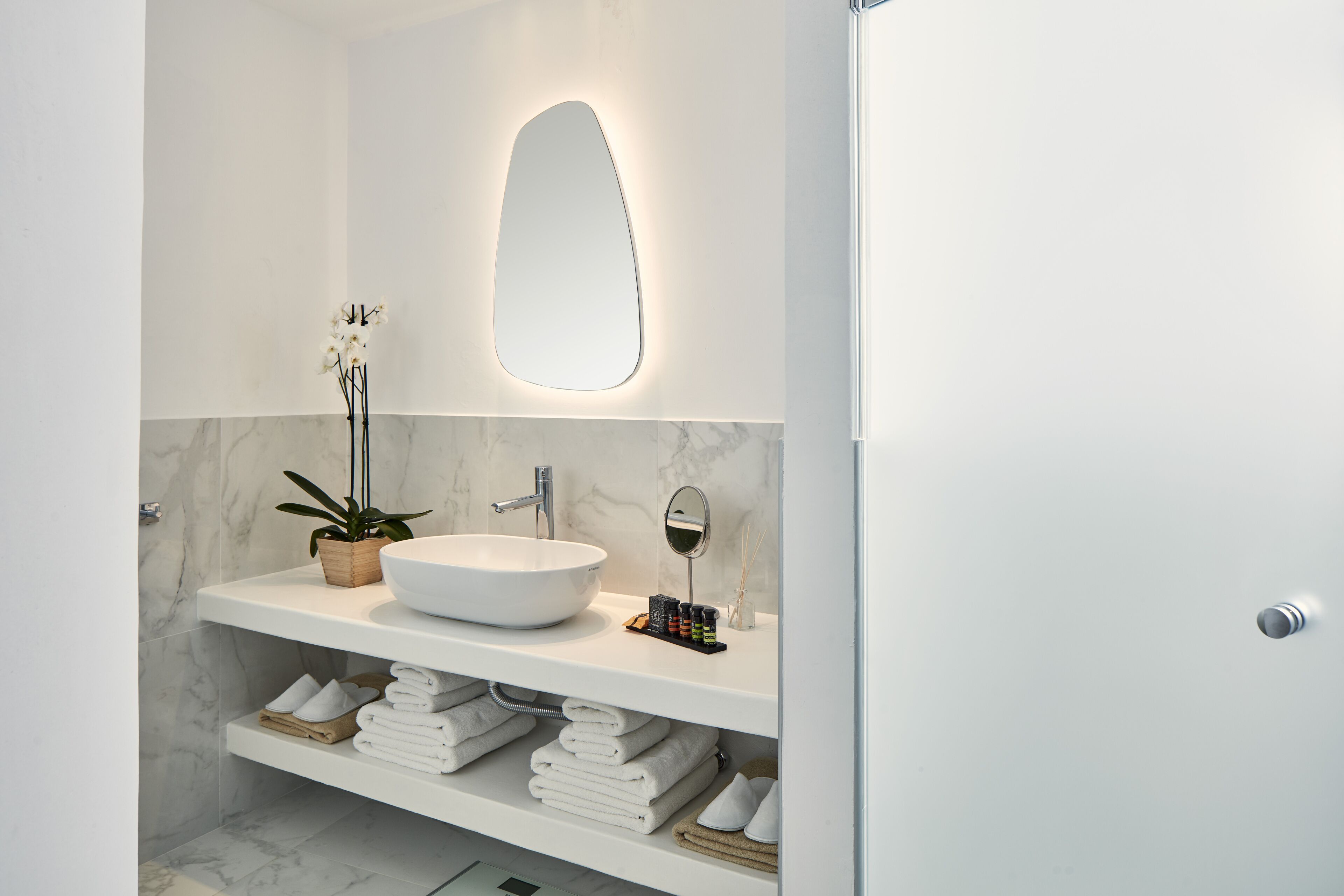 honeymoon suite, sea view (with outdoor jacuzzi) | egyptian cotton sheets, premium bedding, minibar, in-room safe