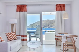 Honeymoon Suite, Sea View (With Outdoor Jacuzzi) | Egyptian cotton sheets, premium bedding, minibar, in-room safe