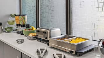 Free daily continental breakfast
