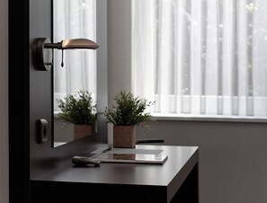 Standard Double or Twin Room | Desk, blackout curtains, iron/ironing board, free WiFi - Gosset Hotel (Dilbeek)