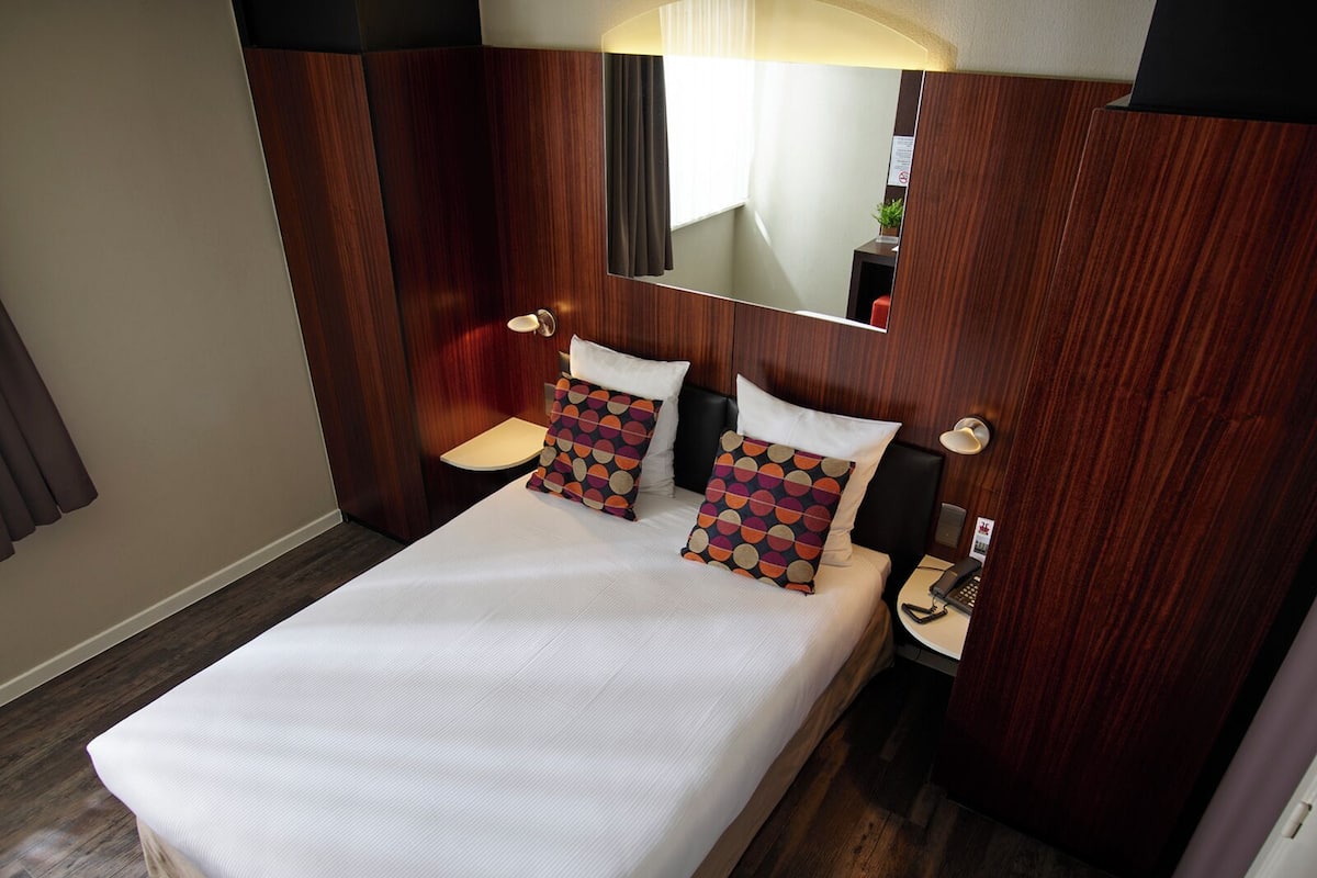 Standard Double or Twin Room | Desk, blackout drapes, iron/ironing board, free WiFi