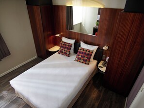 Standard Double or Twin Room | Desk, blackout curtains, iron/ironing board, free WiFi - Gosset Hotel (Dilbeek)