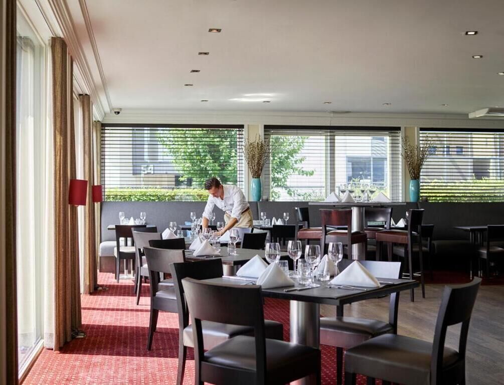 Daily continental breakfast (EUR 20 per person)