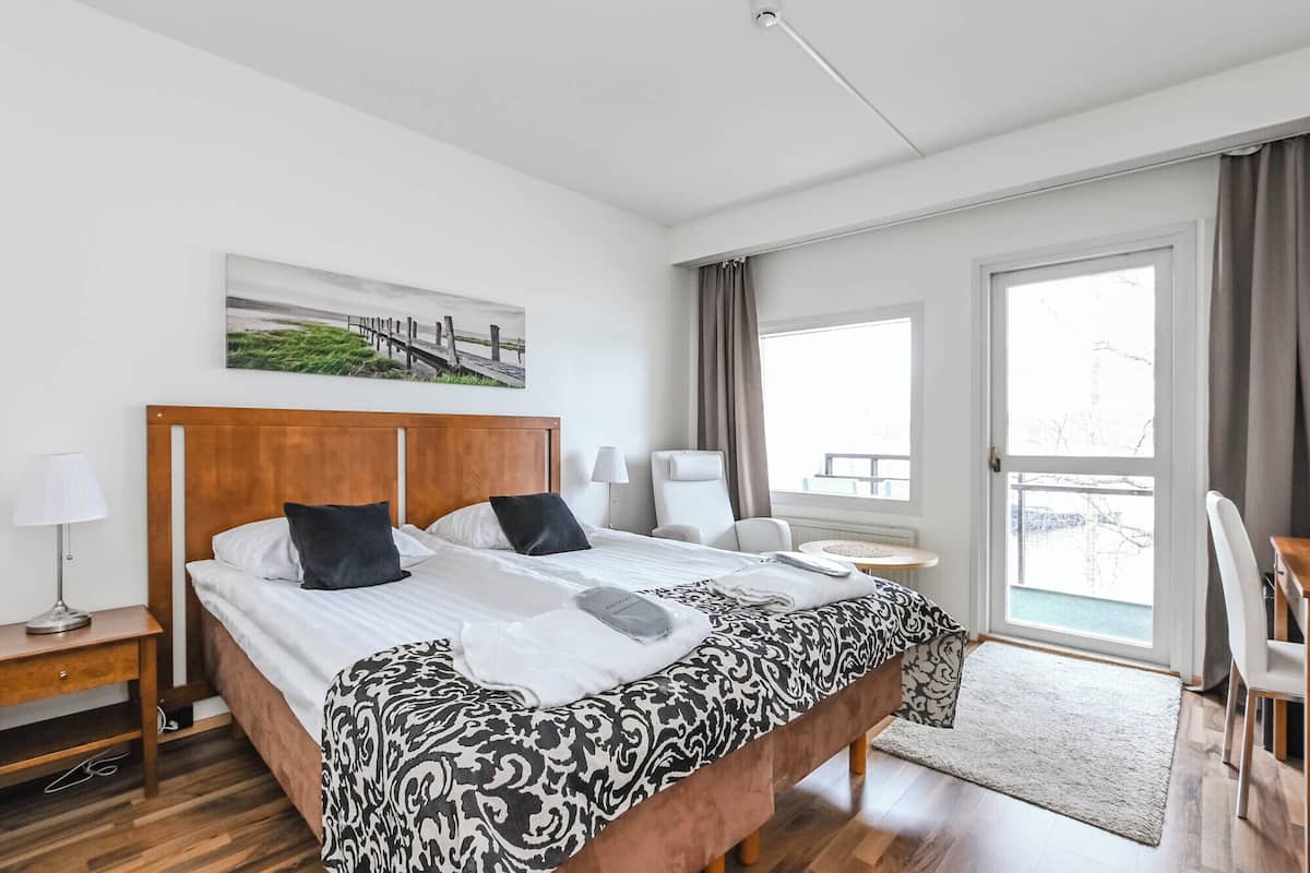 1 bedroom, desk, soundproofing, iron/ironing board