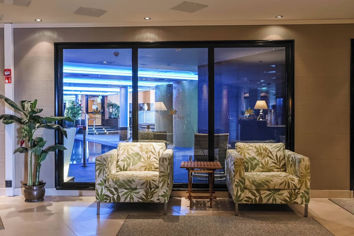 sauna, hot tub, steam room, turkish bath/hammam, hot stone massages