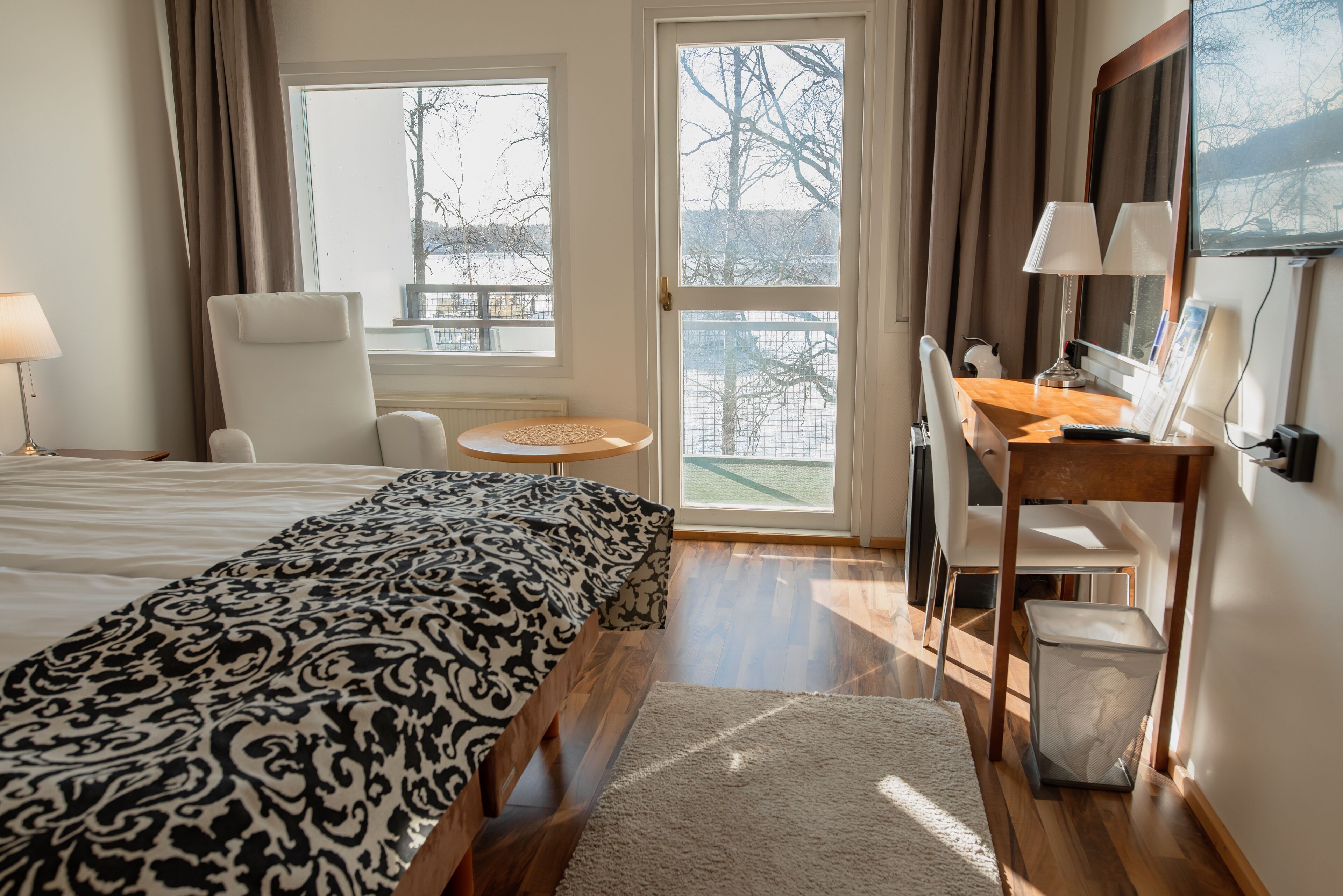 standard double room (spa access) | 1 bedroom, desk, soundproofing, iron/ironing board