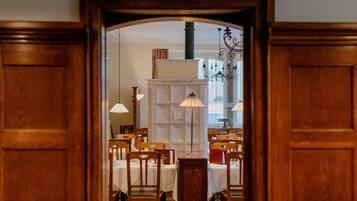 Tägliches Frühstücksbuffet gegen Gebühr