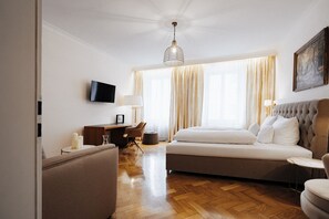 Basic Triple Room, 1 Bedroom | 1 bedroom, in-room safe, desk, blackout drapes