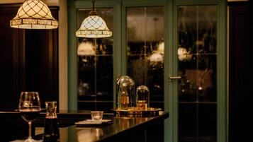 Bar (in der Unterkunft)