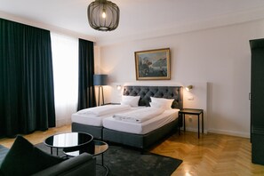 Basic Triple Room, 1 Bedroom | Living area - Hotel Fletzinger (Wasserburg am Inn)