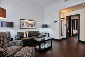 Deluxe Suite, Bathtub, River View