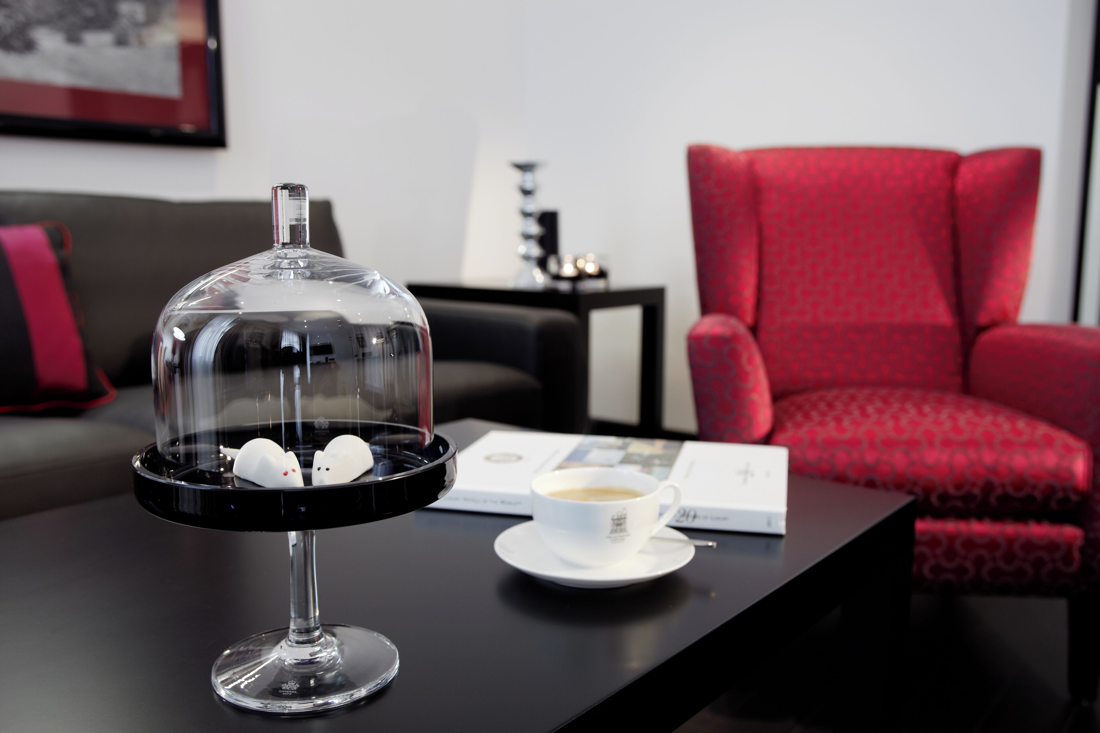 deluxe suite | premium bedding, down duvets, pillow-top beds, minibar