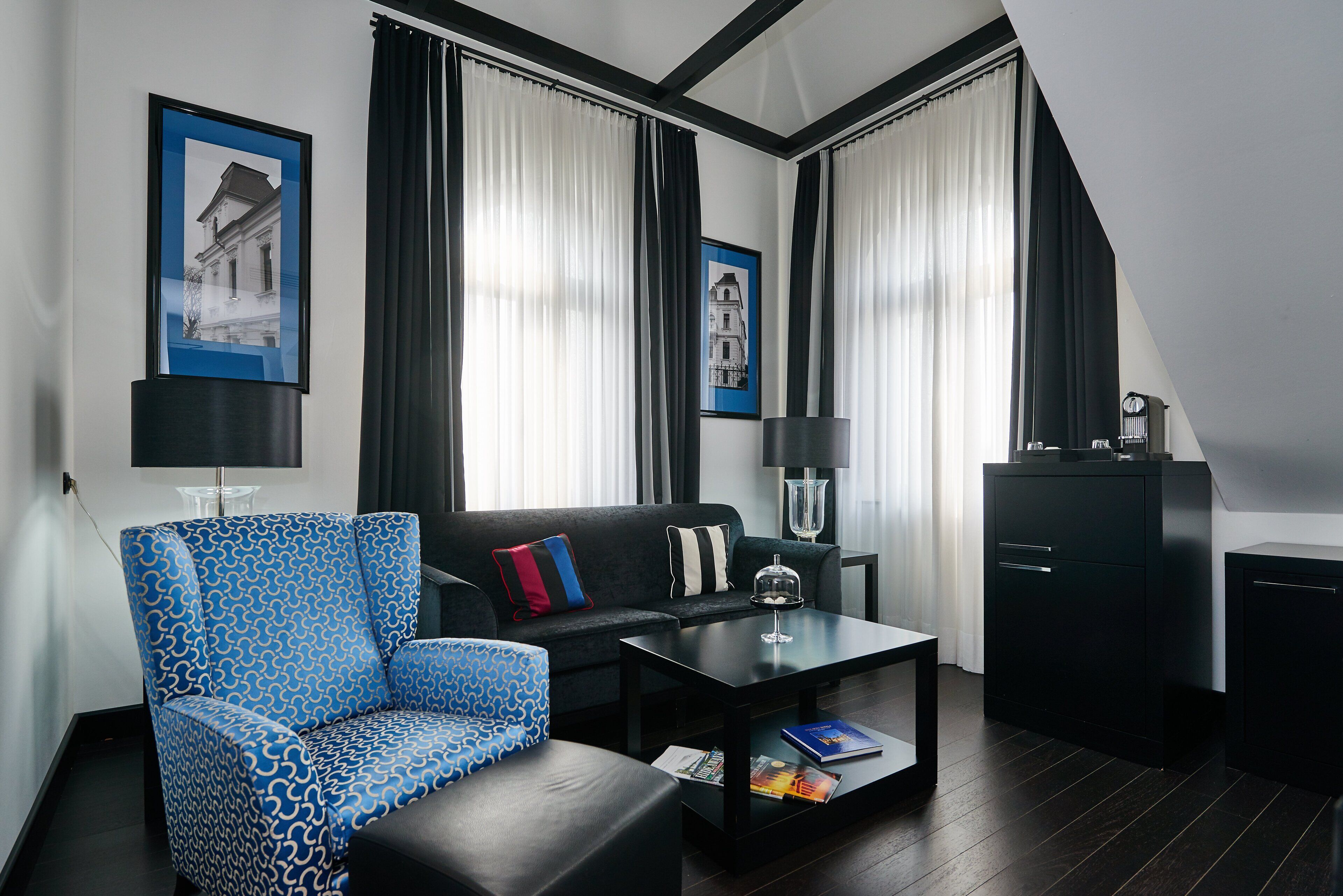 deluxe suite | premium bedding, down duvets, pillow-top beds, minibar