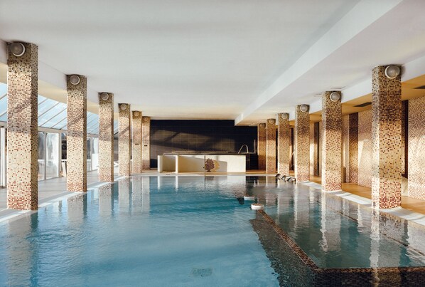 Couples treatment rooms, sauna, hot tub, steam room, body treatments