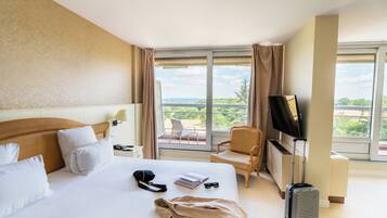 In-room safe, desk, blackout drapes, soundproofing