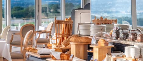 Daily buffet breakfast (EUR 19 per person)
