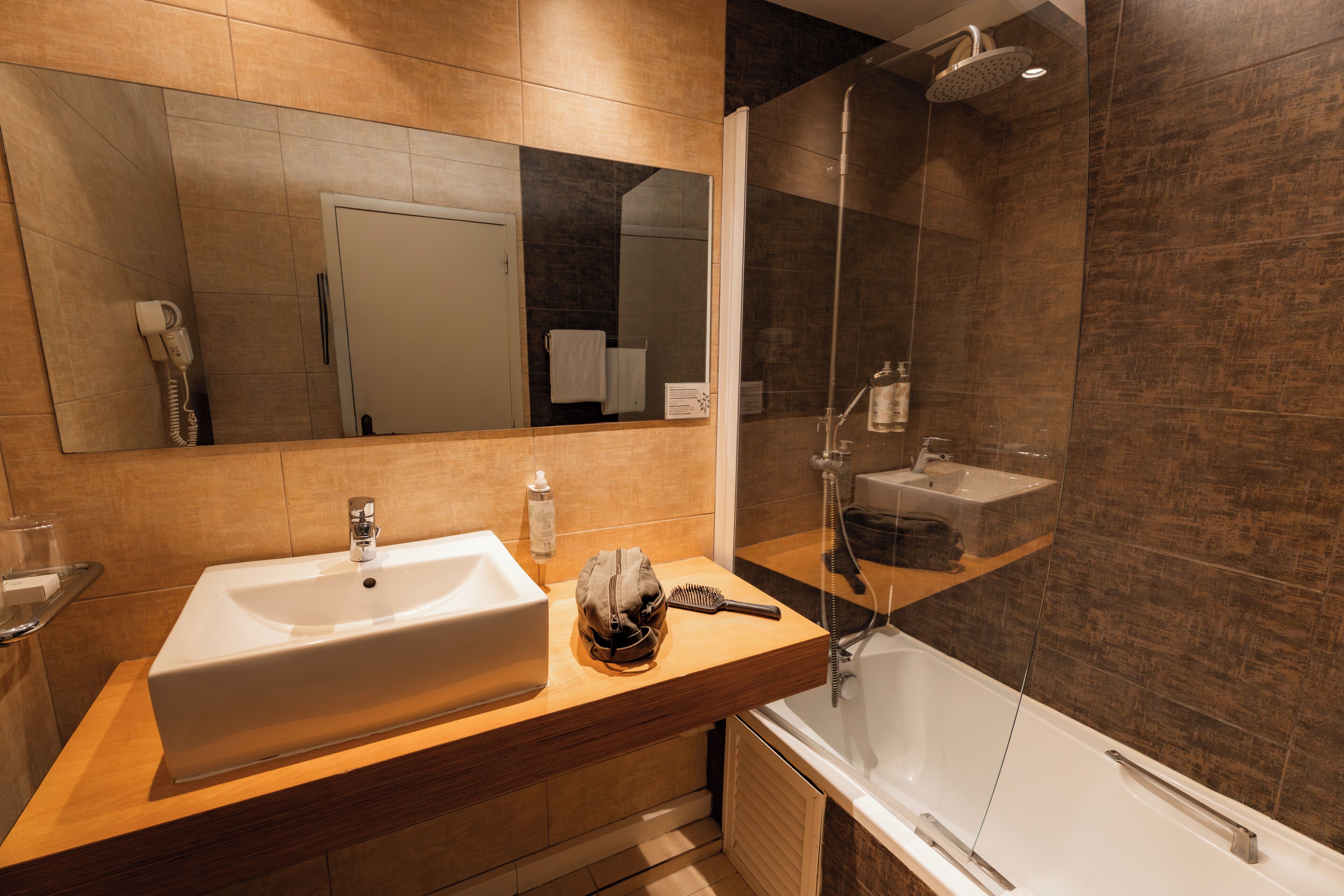 Standard Double Room Single Use | Bathroom