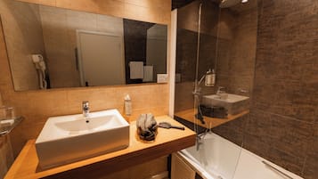 Standard Double Room Single Use | Bathroom