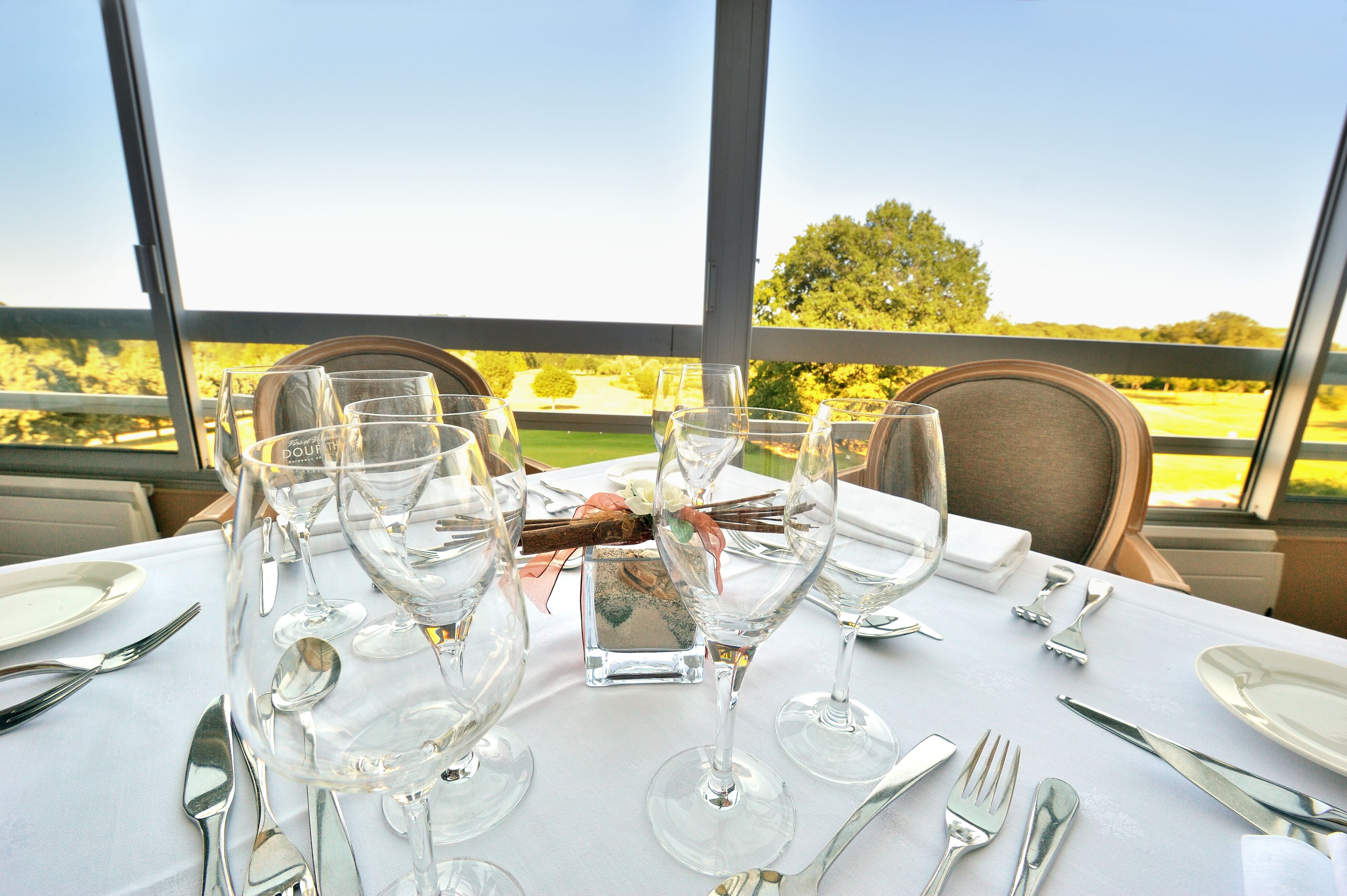 2 restaurants servant le déjeuner