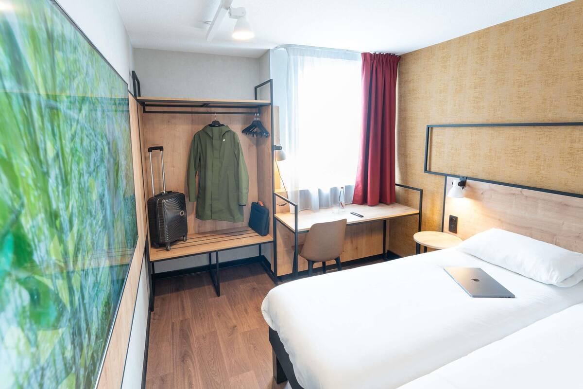 In-room safe, desk, iron/ironing board, free WiFi