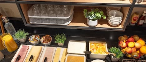 Daily continental breakfast (EUR 12 per person)