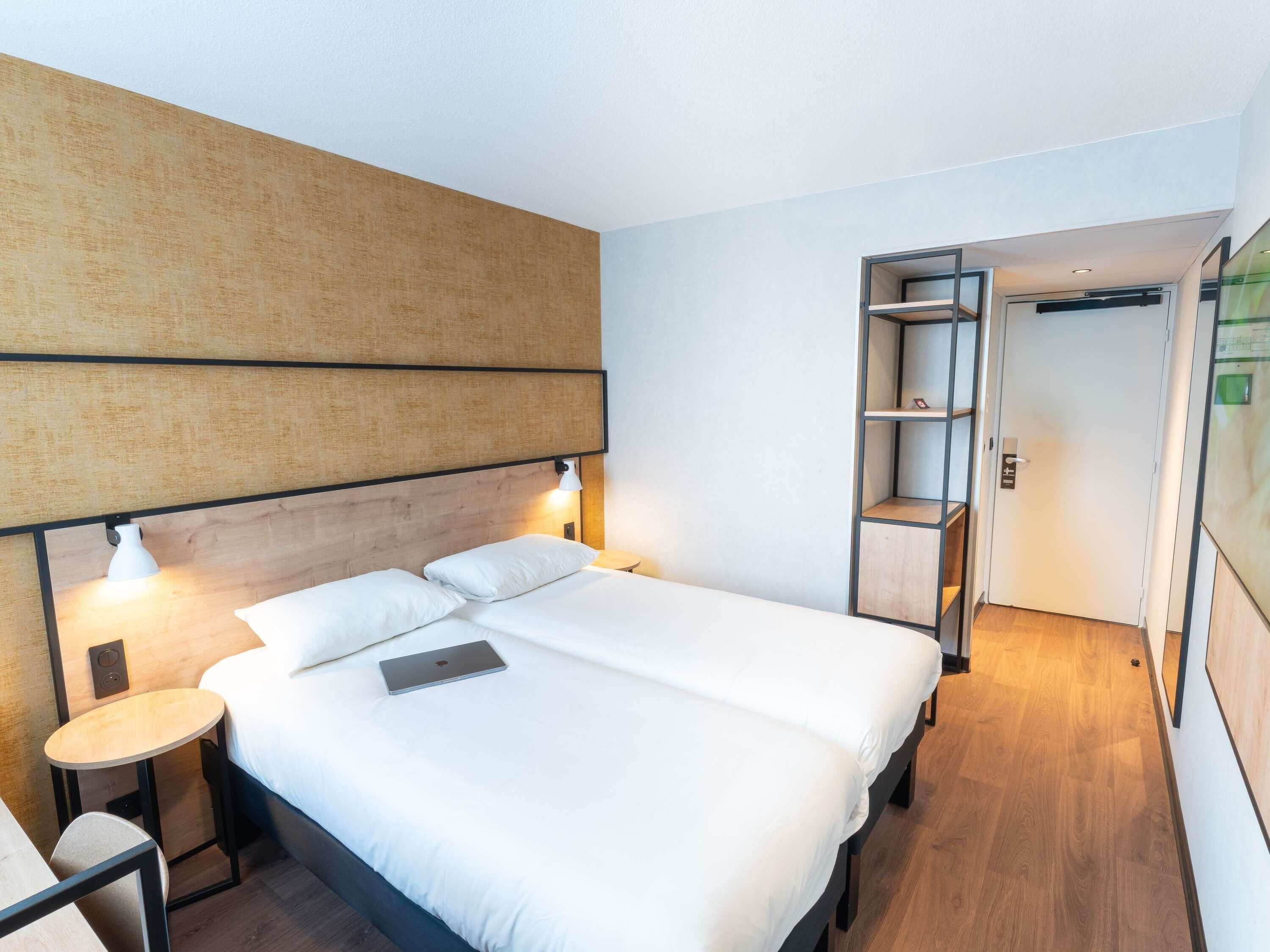 Standard Room, 2 Single Beds | In-room safe, desk, iron/ironing board, free WiFi