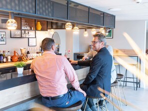 Bar (on property) - Ibis Orleans La Chapelle Saint Mesmin (La Chapelle-Saint-Mesmin)