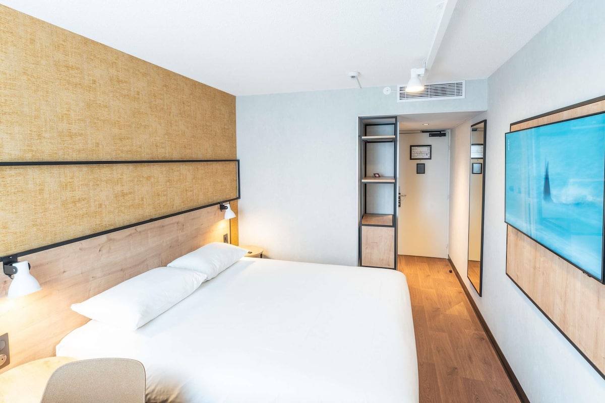 Zimmersafe, Schreibtisch, Bügeleisen/Bügelbrett, kostenloses WLAN