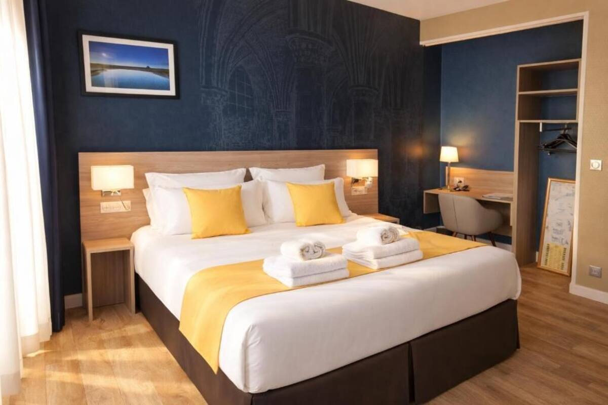 Standard Double Room, 1 Bedroom | Hypo-allergenic bedding available, desk, laptop workspace