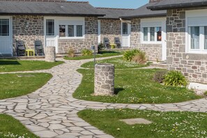 Standard Double Room, 1 Bedroom | Garden view - Hôtel Les 13 Assiettes (Le Val-Saint-Pere)