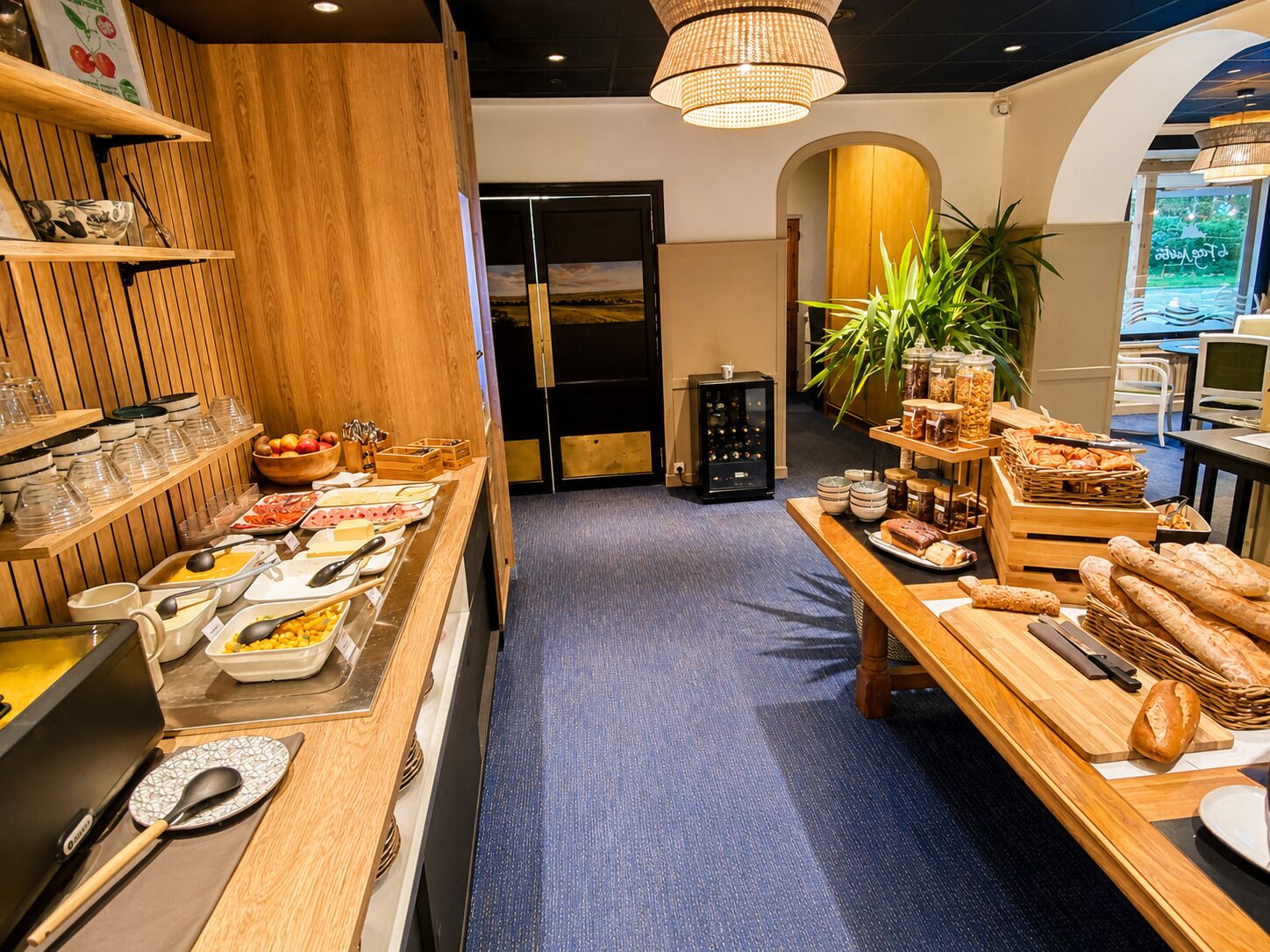 Petit déjeuner buffet servi tous les jours en supplément